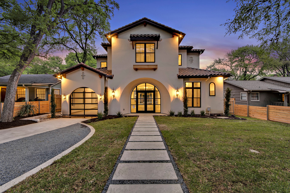 Inspiration for a transitional exterior in Austin.