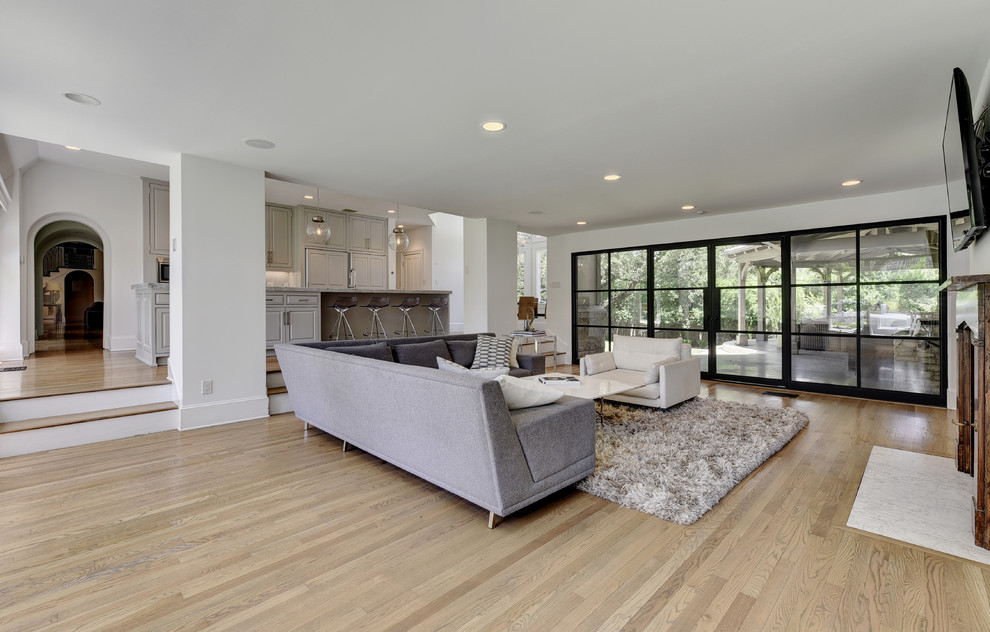Inspiration for a transitional home design remodel in Austin