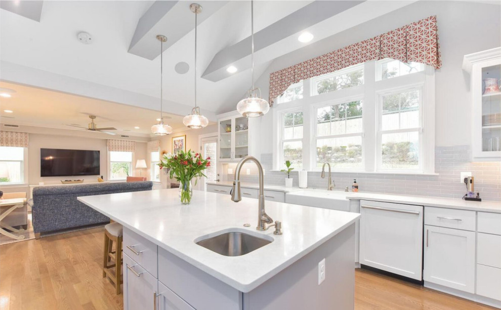 Transitional kitchen photo in DC Metro