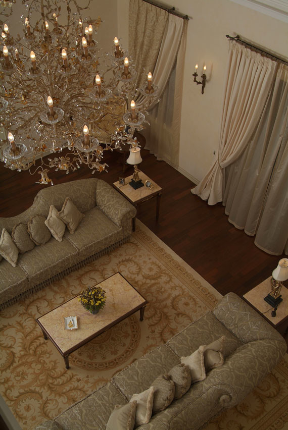 Трехэтажный дом в классическом стиле