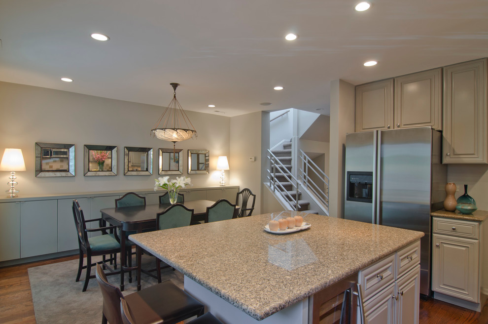 Example of a transitional kitchen design in Chicago