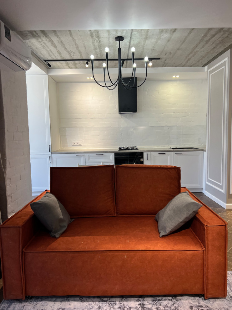 Студия с терракотовыми акцентами