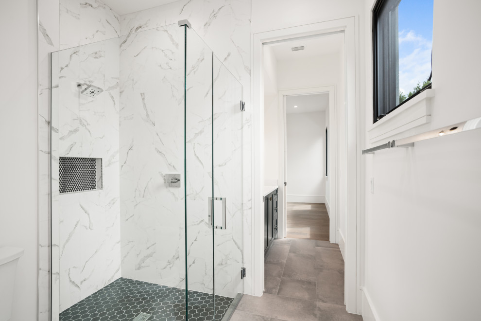 Bathroom - transitional bathroom idea in Orlando