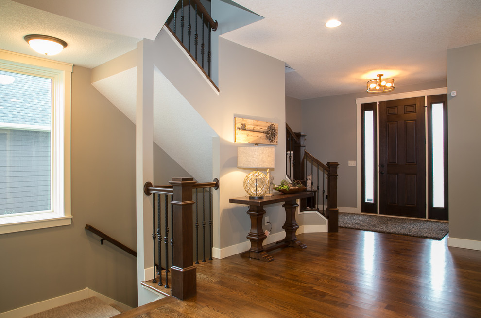 Example of a transitional entryway design in Minneapolis