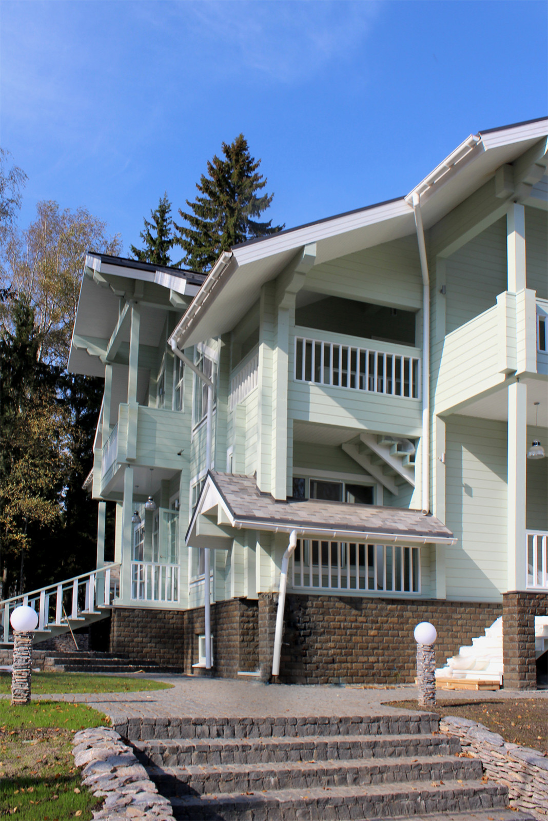 Под одной крышей