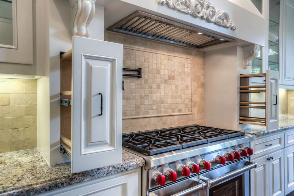Kitchen - transitional kitchen idea in Houston
