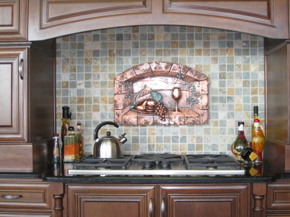 Kitchen - kitchen idea in Miami