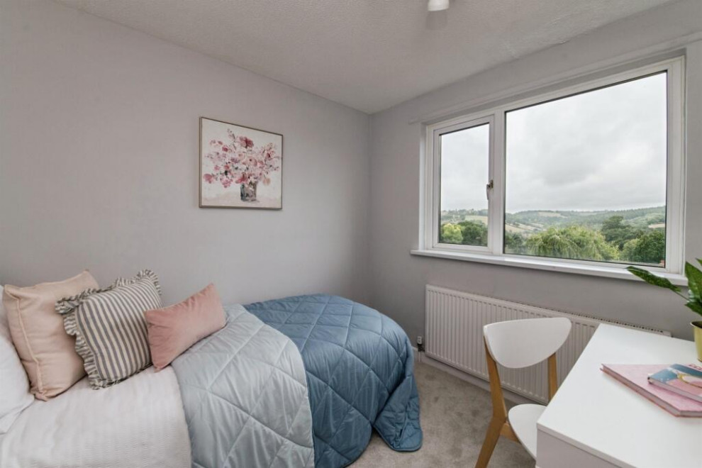 4 Woodleigh Close - Stage To Sell