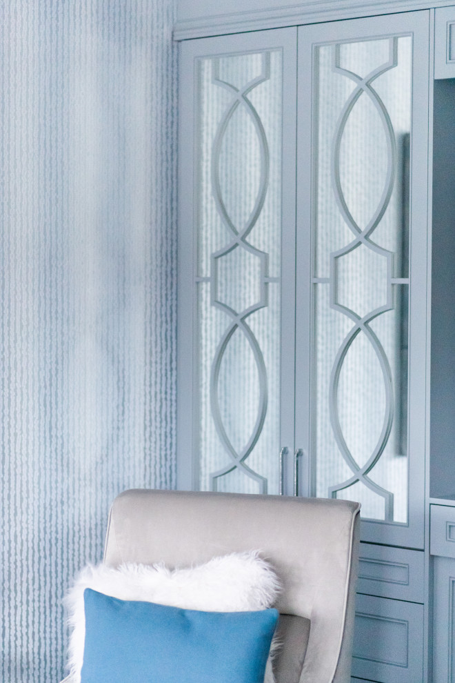Inspiration for a transitional home design remodel in Toronto
