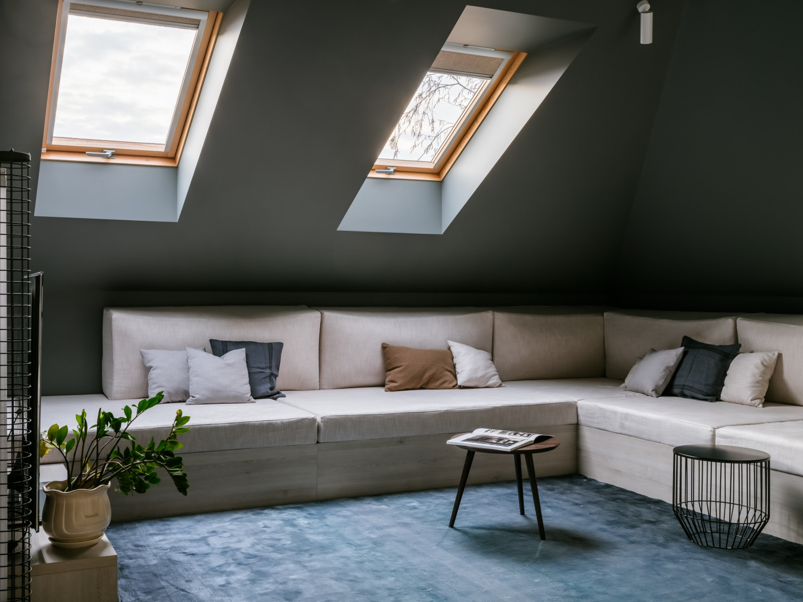 Дом с парящей лестницей