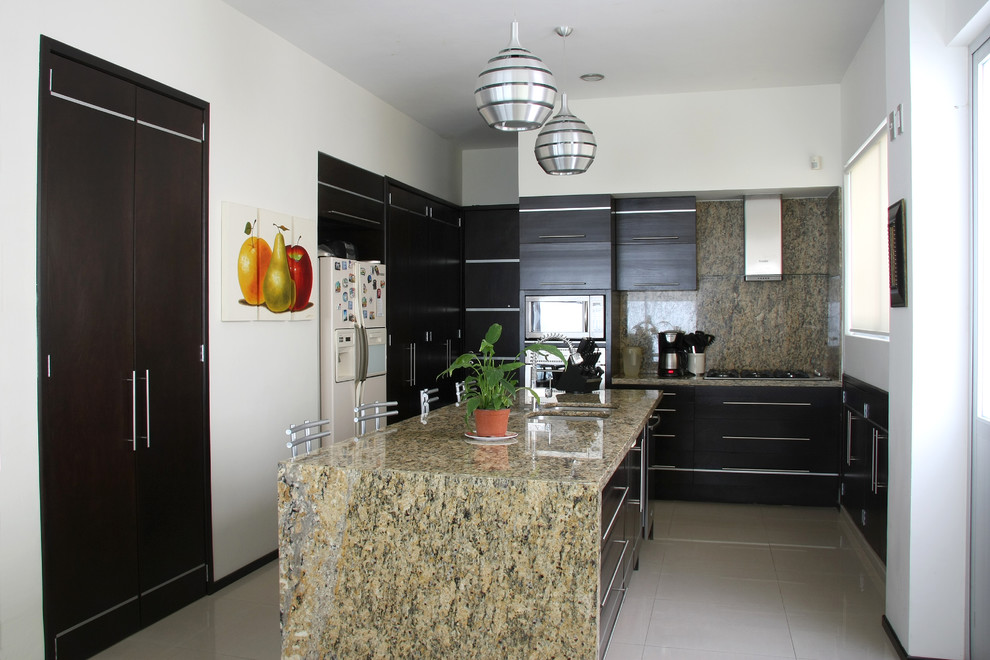 This is an example of a modern kitchen in Mexico City.