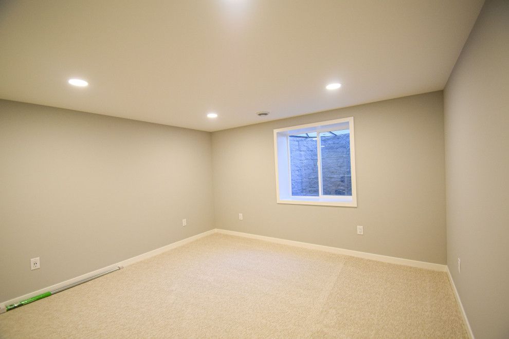 Bedroom - transitional bedroom idea