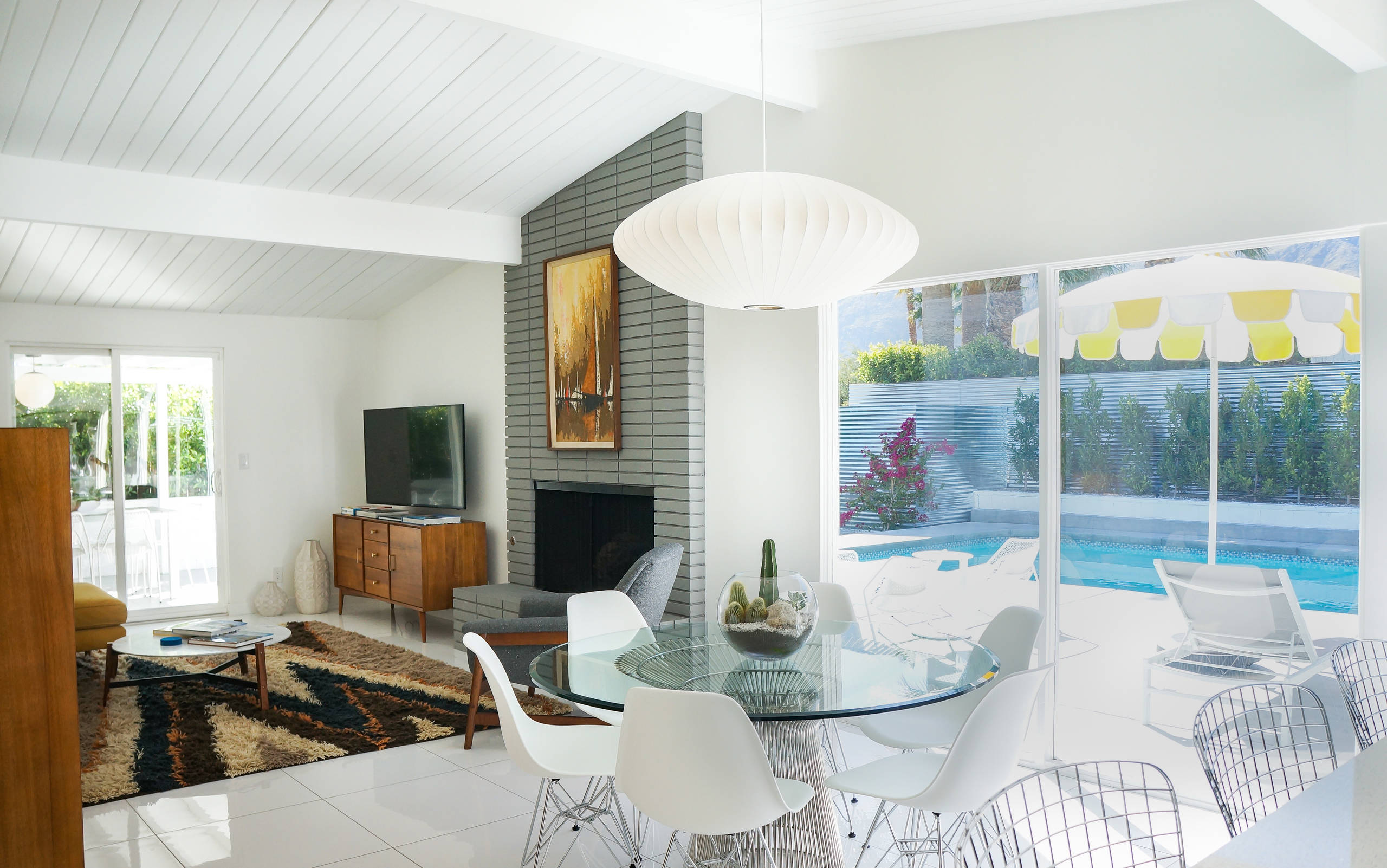 My Houzz: Photos Set the Tone for a Palm Springs Midcentury Home
