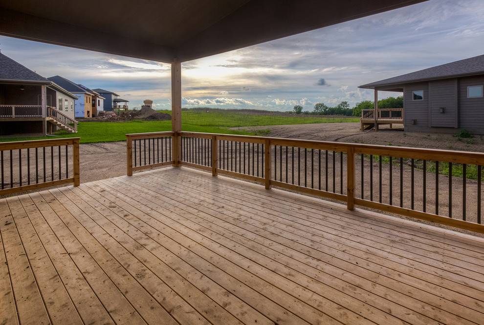 Example of a transitional backyard deck design with a roof extension