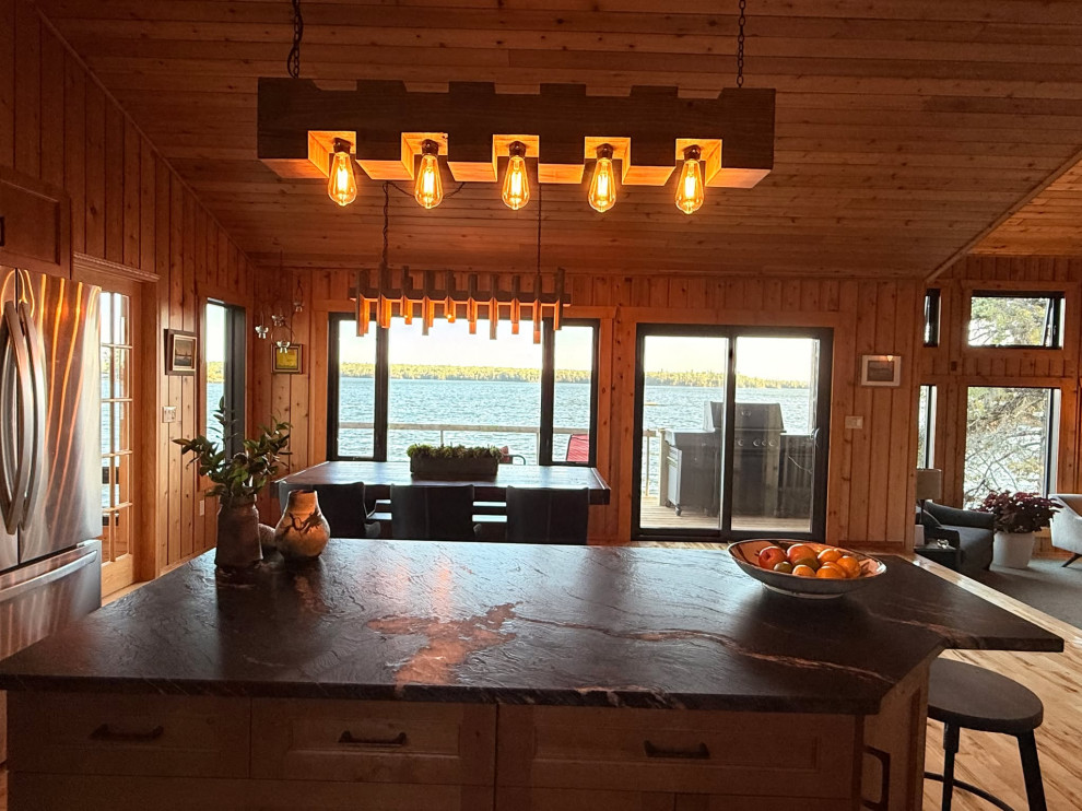 Home design - rustic home design idea in Montreal