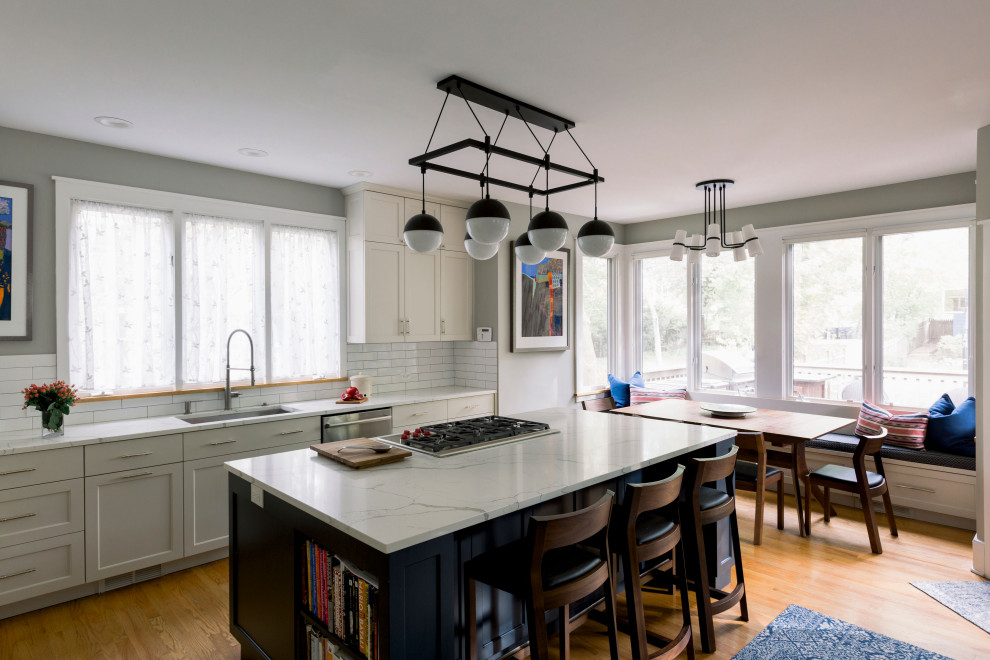 Inspiration for a transitional kitchen remodel in Chicago