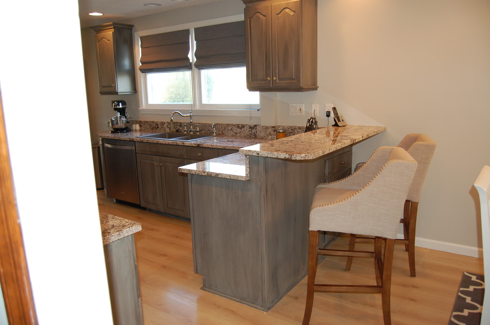 Kitchen - transitional kitchen idea
