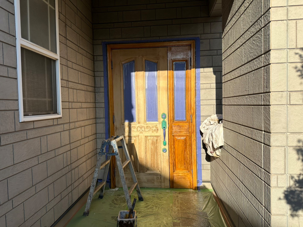 玄関ドア塗装工事1回目