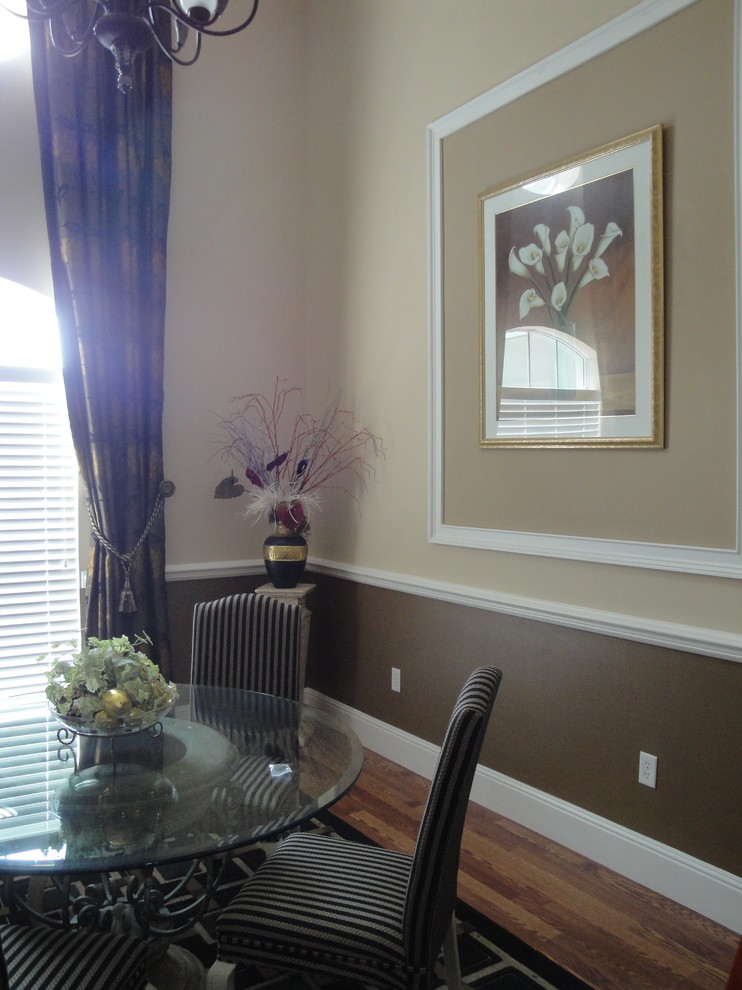 Photo of a transitional dining room in Orlando.