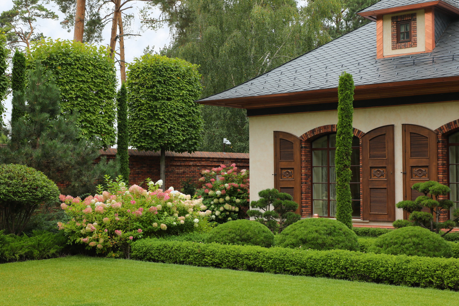 Коттеджный сад в Барвихе (дизайн и исполнение компании "Imperial Garden")