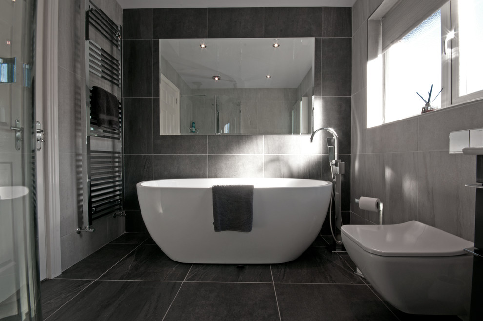 This is an example of a contemporary bathroom in Belfast.