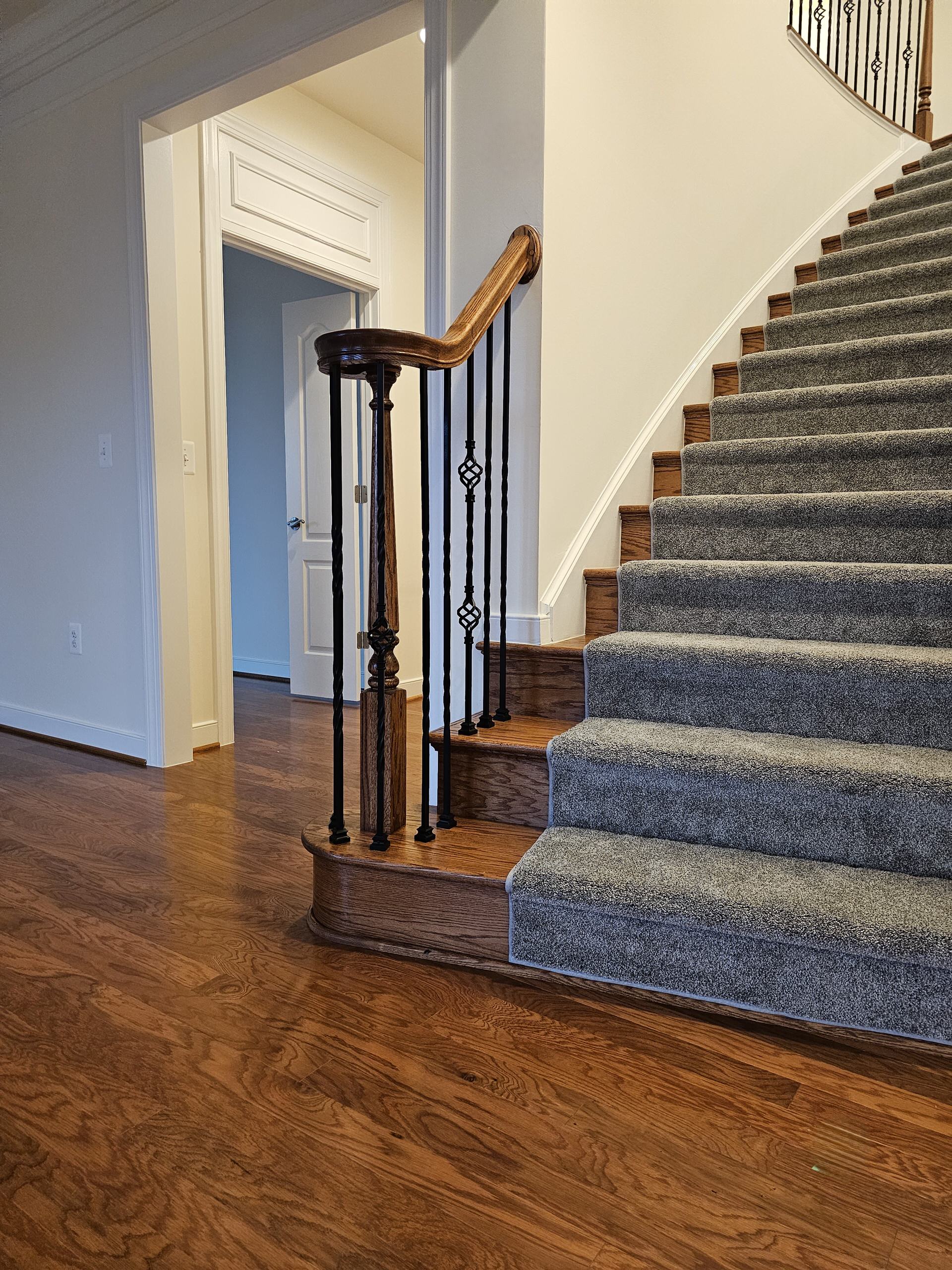 128_Grand Entryway Elliptical Staircase, Nokesville, VA 20181