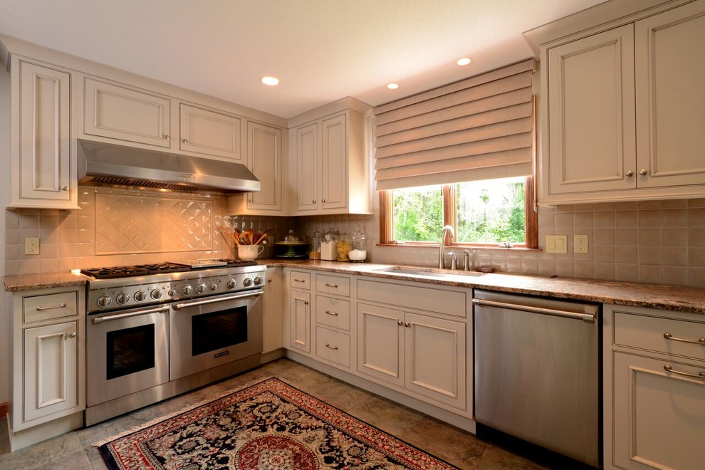 Kitchen - kitchen idea in Boston