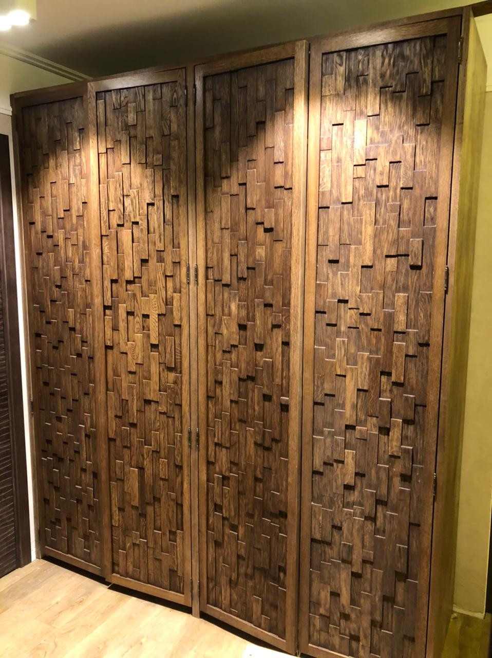 Фасады шкафа из деревянной мозаики