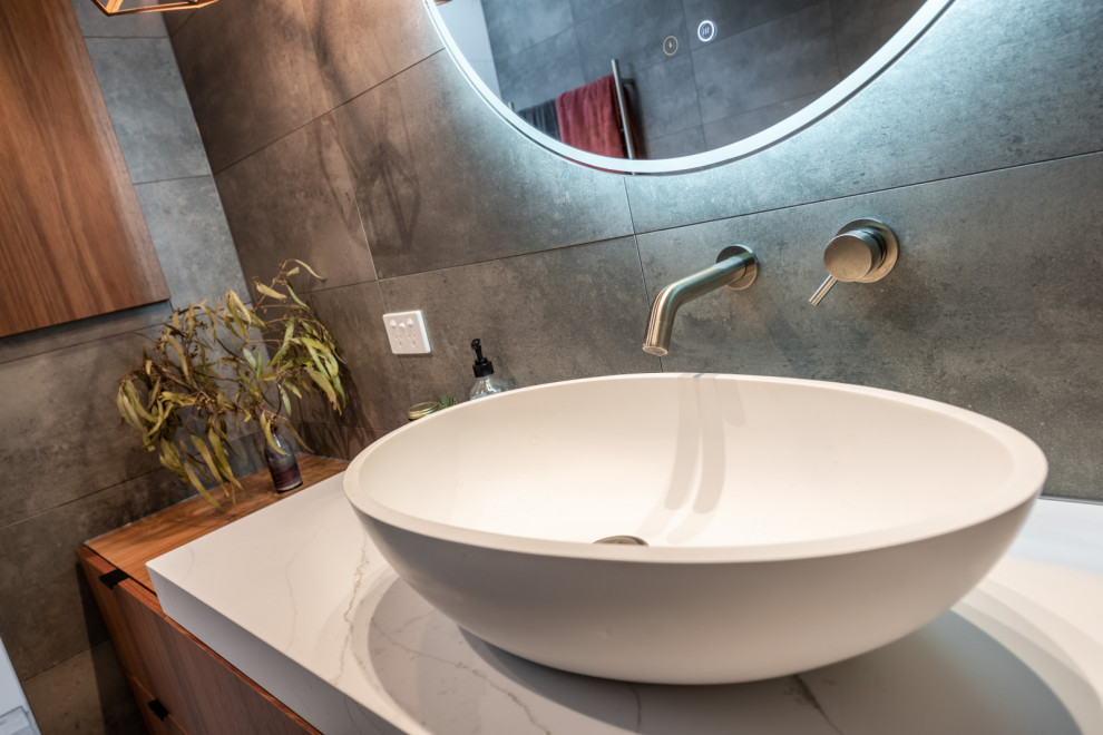 Inspiration for a contemporary bathroom in Melbourne.