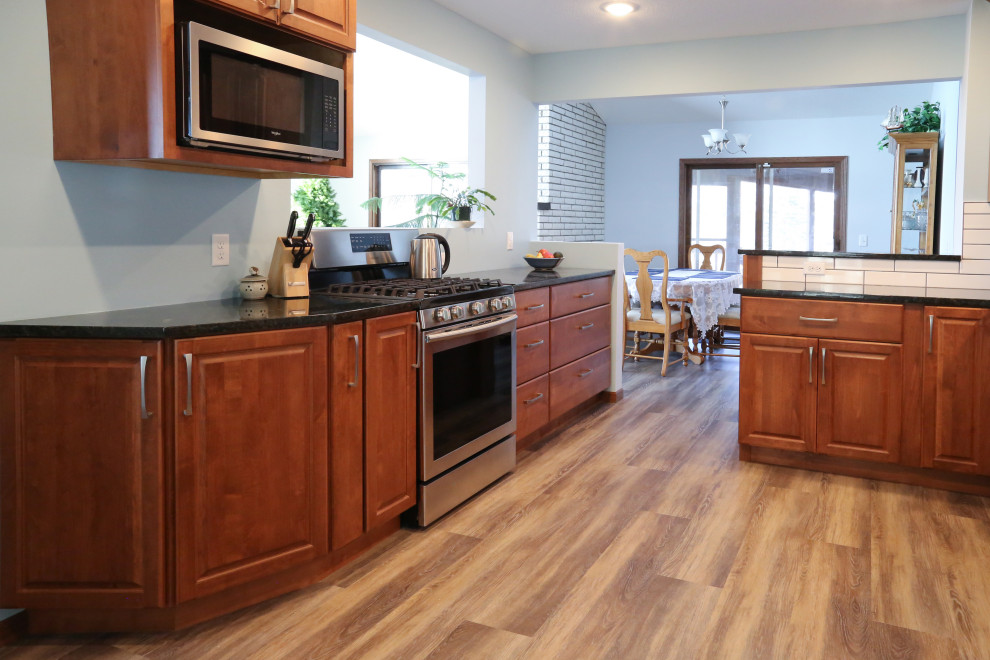 Transitional kitchen photo in Minneapolis