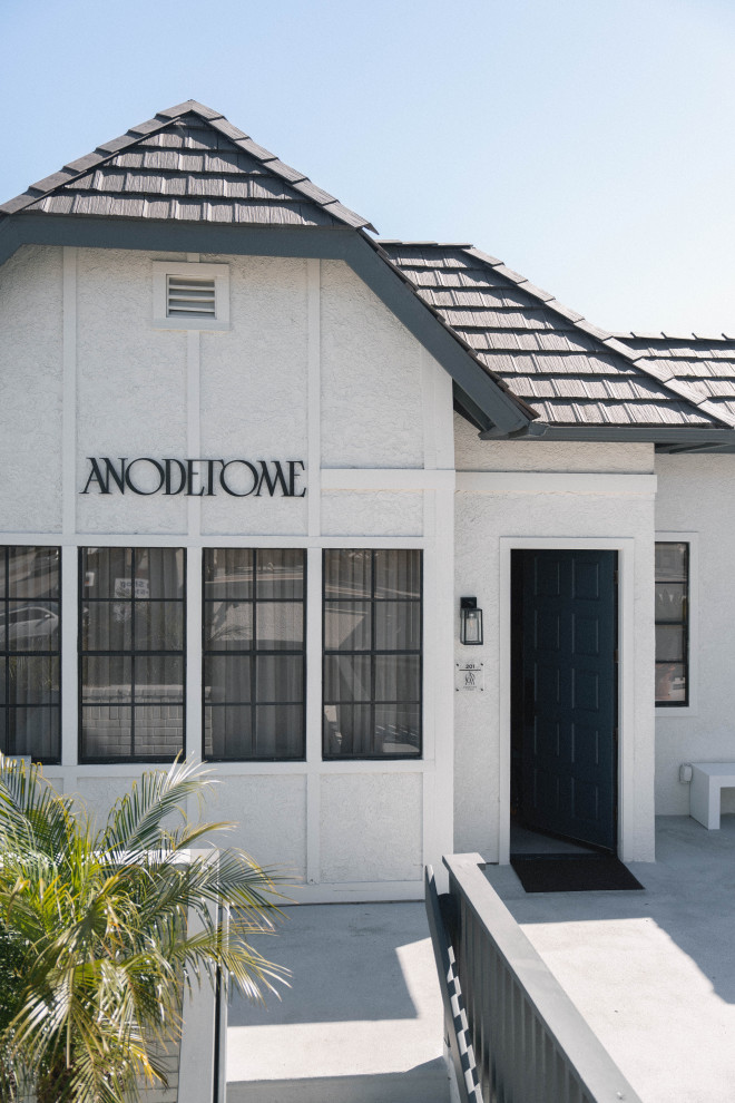 Home design - rustic home design idea in Orange County