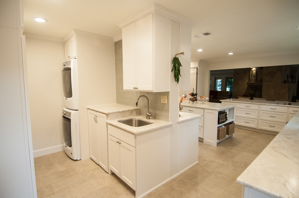 Home design - transitional home design idea in Austin