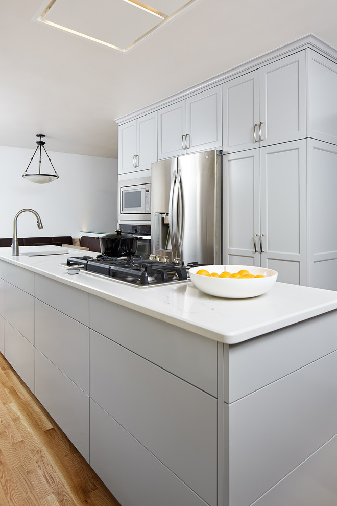 Example of a transitional kitchen design in DC Metro