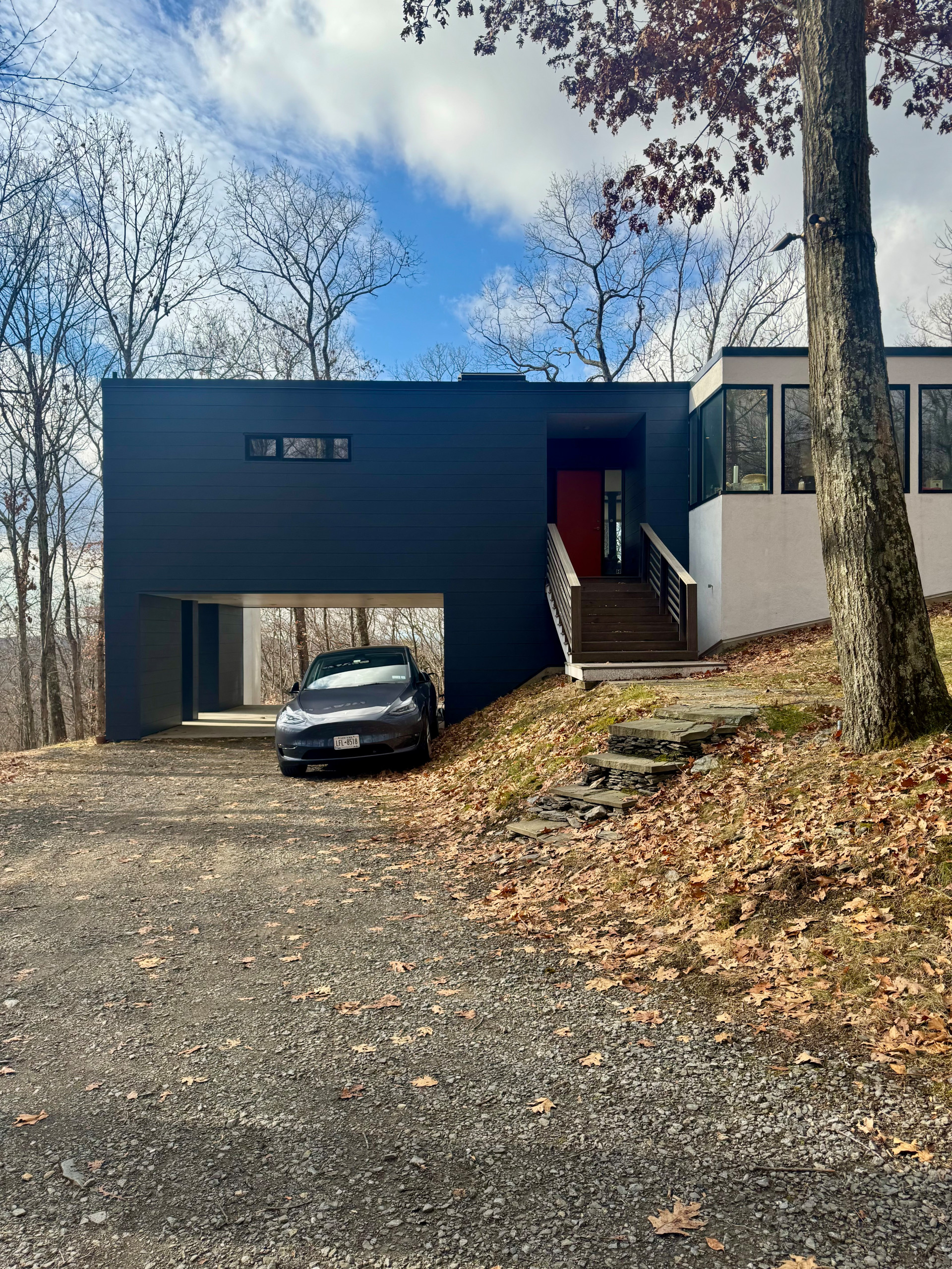 Complete change of the outdoor facade, replacing the old wood full of mold with a contemporary efficient long lasting material, cladding all the exterior walls on the mountain house.