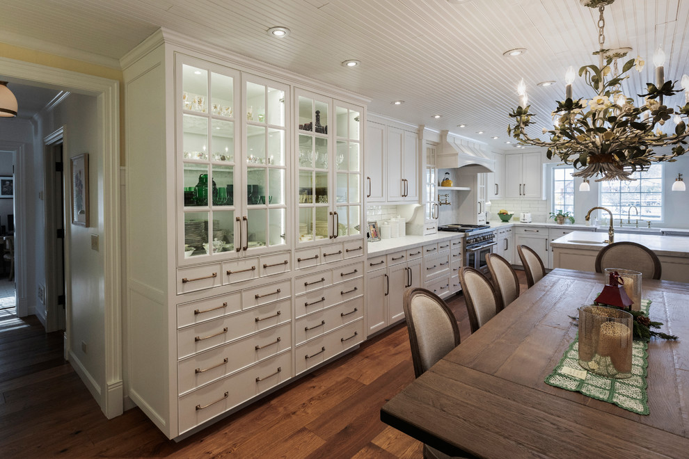 Example of a transitional dining room design in Chicago