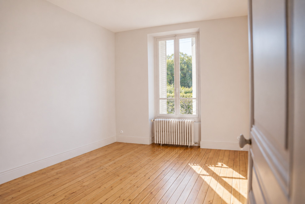 Chambre lumineuse et parquet — Après rénovation