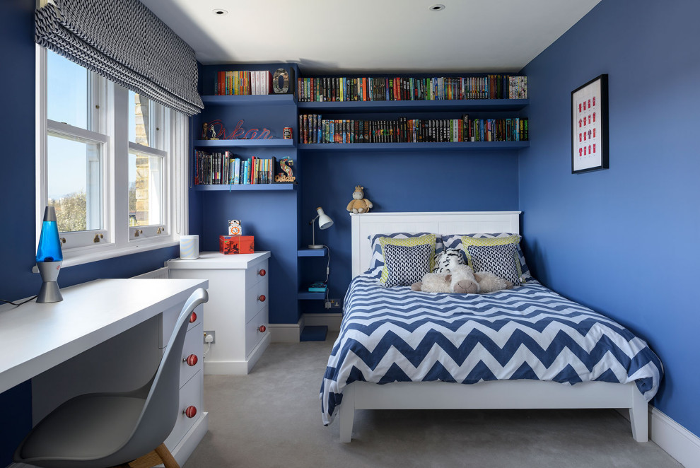 Foto di una cameretta per bambini contemporanea di medie dimensioni con pareti blu, moquette e pavimento beige