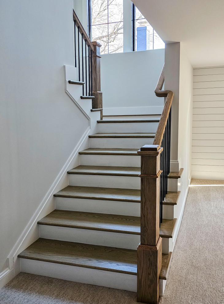 Kleine Moderne Holztreppe in U-Form mit Holz-Setzstufen und Mix-Geländer in Washington, D.C.