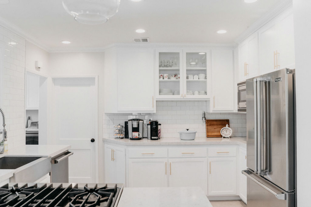 Inspiration for a modern kitchen remodel in Los Angeles