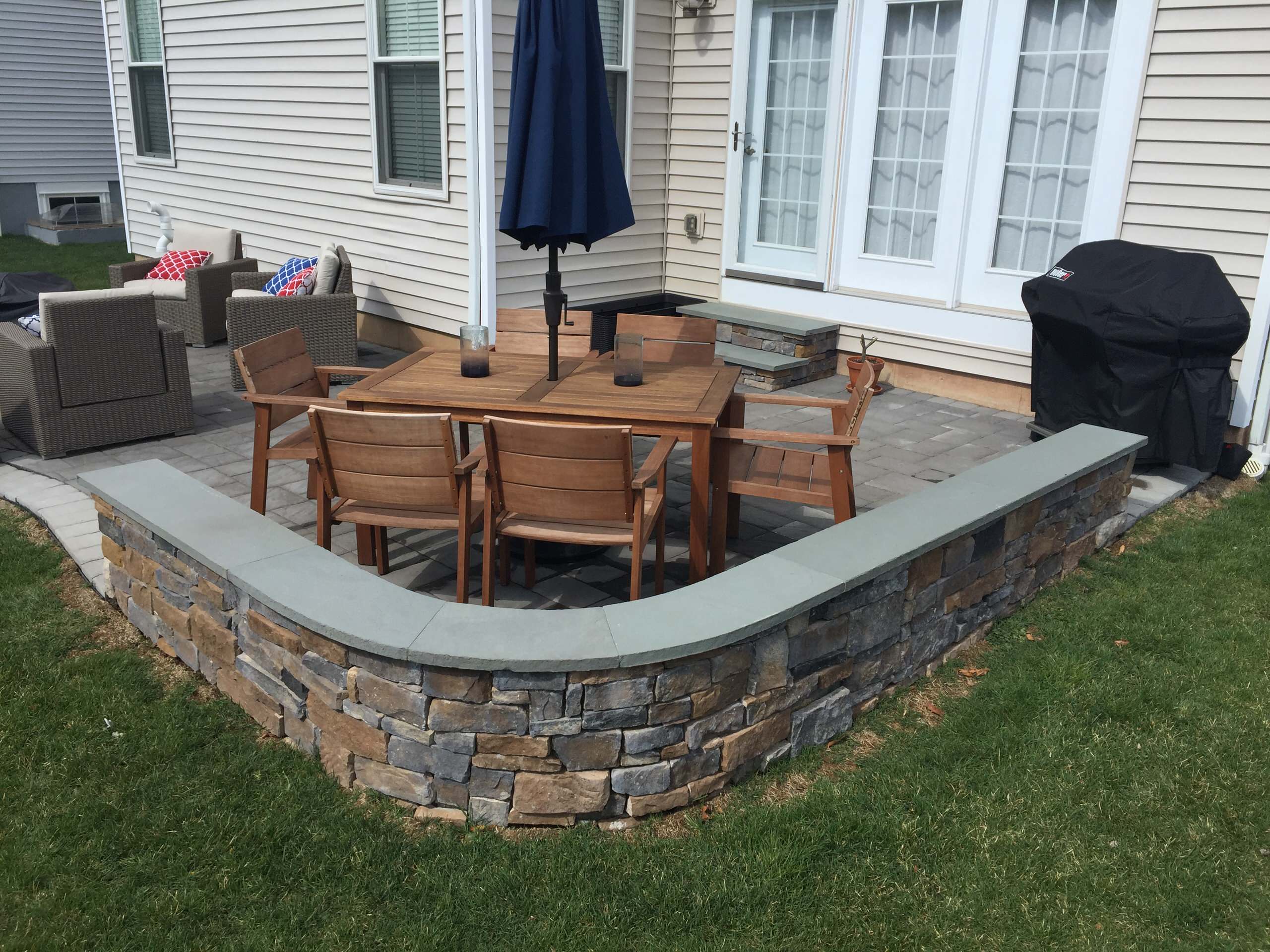 Patios/Patios with sitting walls