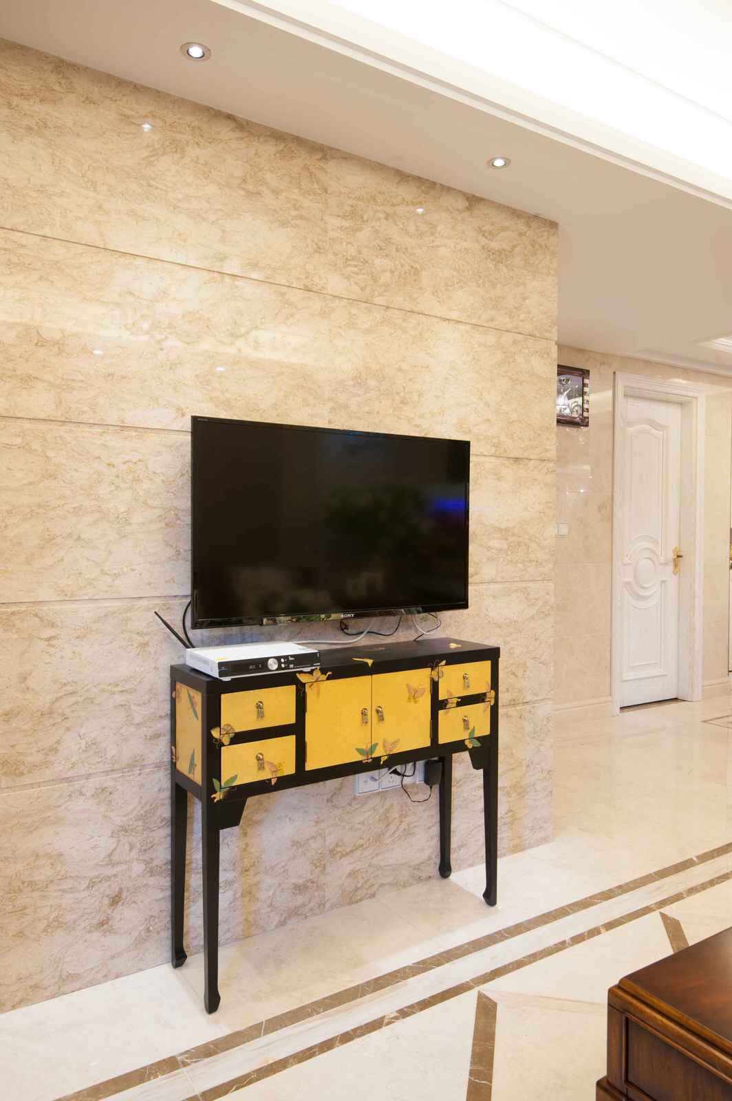 Художественная классика. Комоды с росписью.