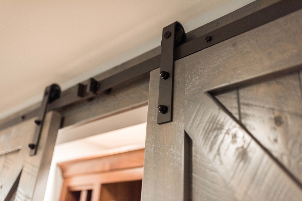 Inspiration for a transitional home design remodel in Chicago