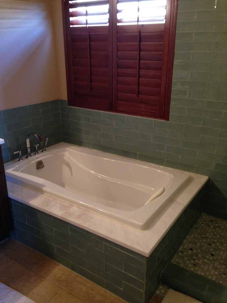 Inspiration for a rustic bathroom remodel in Austin