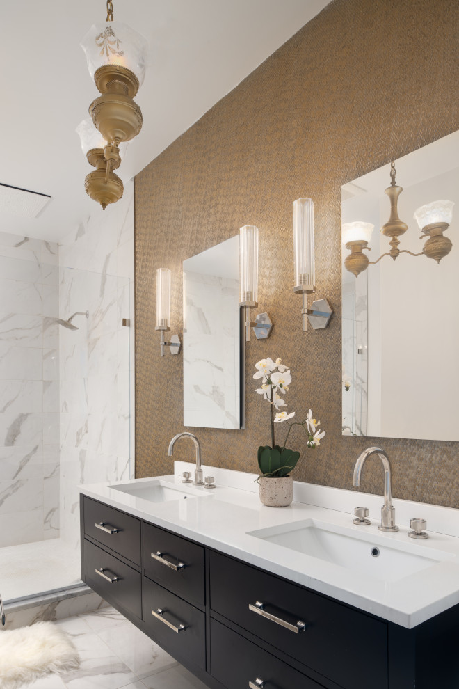 Exempel på ett mellanstort klassiskt vit vitt en-suite badrum, med släta luckor, bruna skåp, ett fristående badkar, en bidé, beige kakel, ett undermonterad handfat, beiget golv, dusch med gångjärnsdörr, en dusch i en alkov och beige väggar
