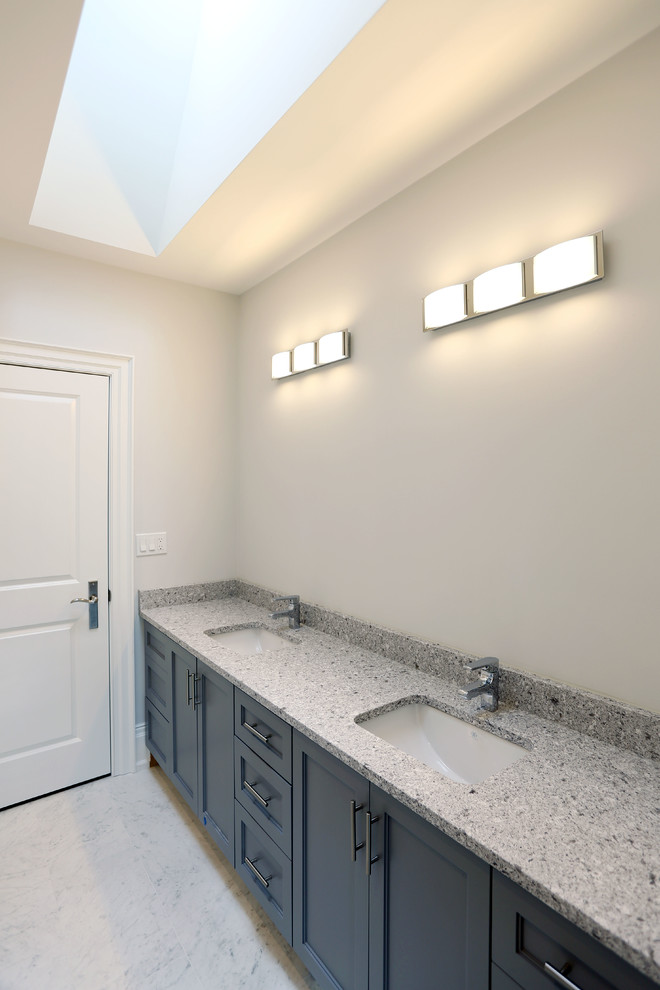 Example of a transitional home design design in Toronto