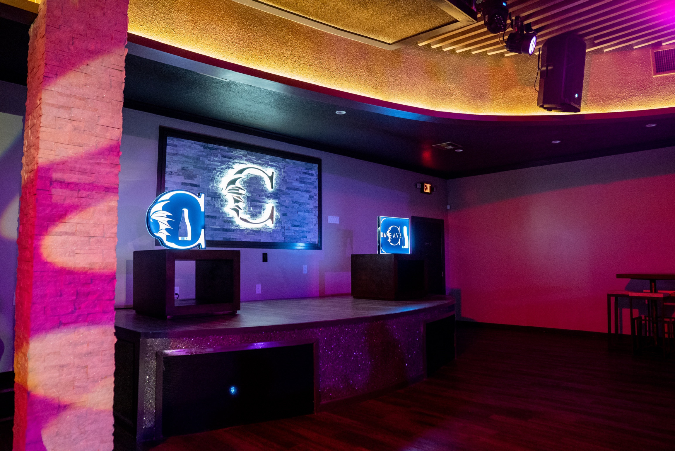 Da Cave Upscale Cocktail Lounge