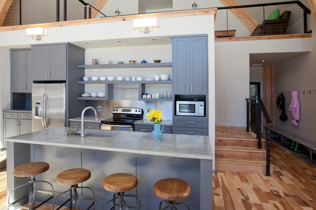 MOUNTAIN CABIN modern-entry