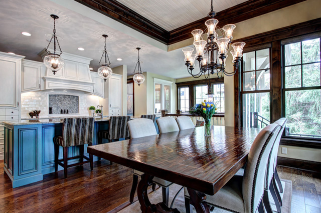 Open floor plan kitchen and dining room - Traditional ...