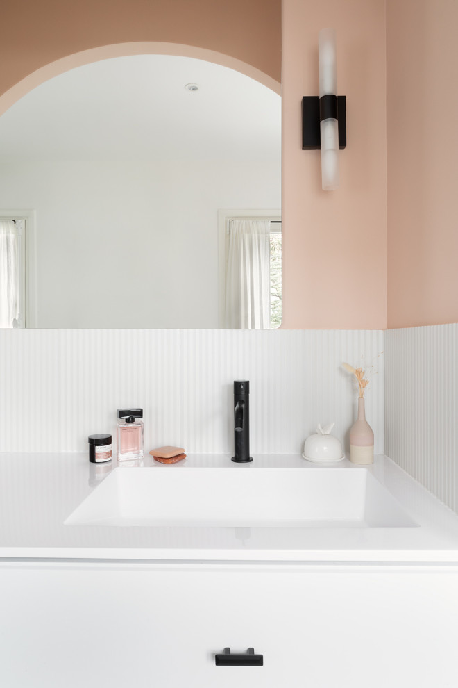 Photo of a large transitional kids bathroom in Paris with an undermount tub, white walls, terrazzo floors and an undermount sink.
