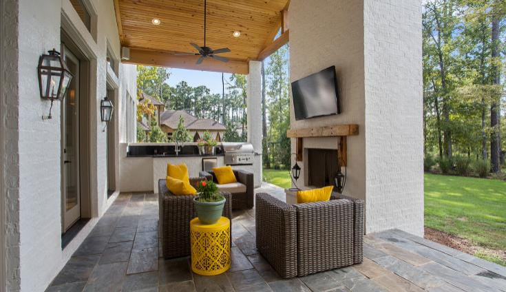 Transitional home design photo in Austin